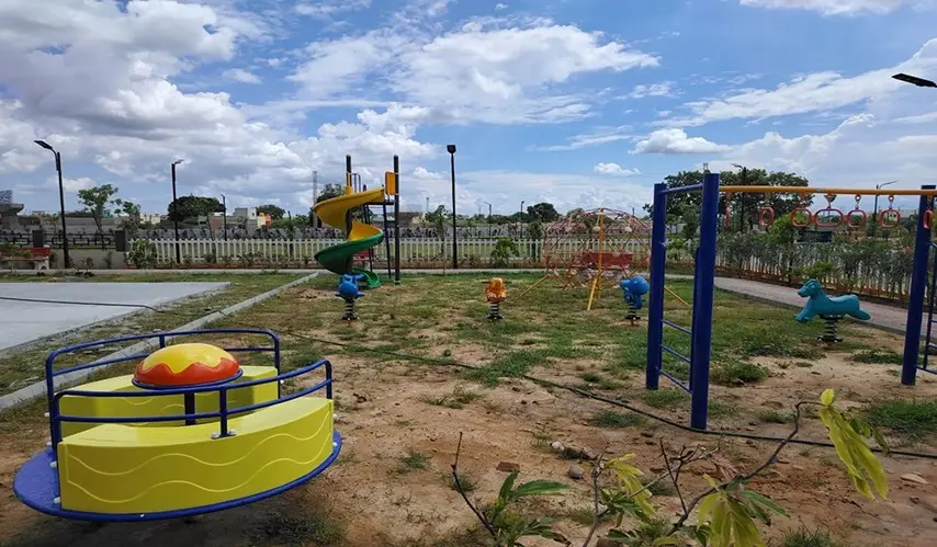 Urban_Tree_Sunstone_Gardens_9